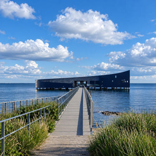 Küstenansicht bei Amager mit Wasser und Himmel